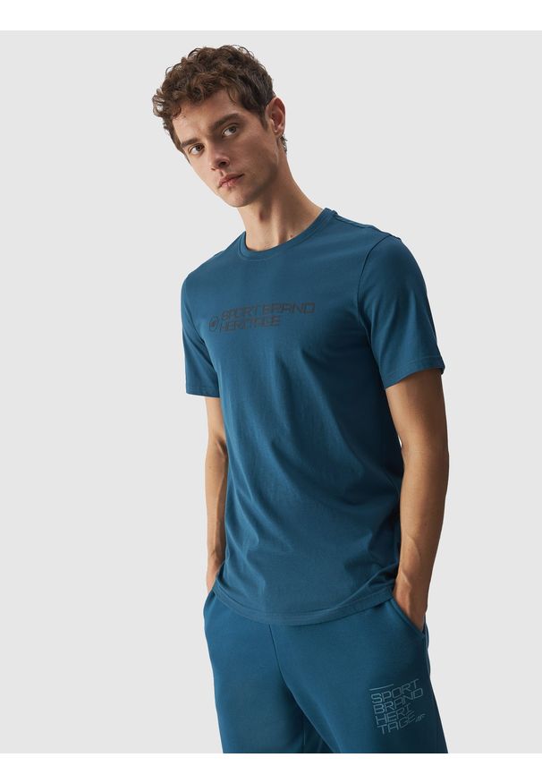 4f - T-shirt regular z napisem męski - turkusowy. Kolor: turkusowy. Materiał: bawełna. Wzór: napisy. Styl: sportowy