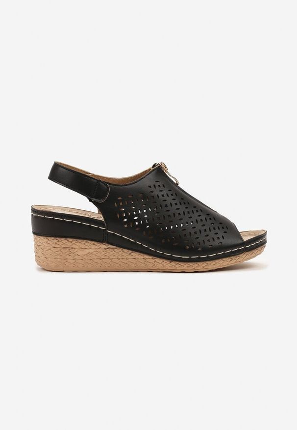 Born2be - Czarne Sandały Vices na Koturnie z Ozdobnym Suwakiem Ovilore. Okazja: na co dzień. Kolor: czarny. Materiał: jeans. Sezon: wiosna, lato. Obcas: na koturnie. Styl: casual