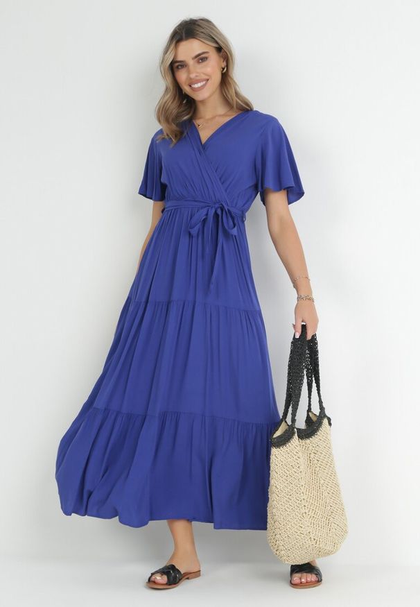 Born2be - Granatowa Rozkloszowana Sukienka Maxi z Wiązanym Paskiem Japhelia. Kolor: niebieski. Materiał: materiał. Styl: klasyczny. Długość: maxi