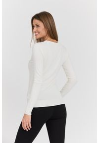 Guess - GUESS Biały damski sweter Olive z haftowanym logo, Rozmiar S. Kolor: biały. Materiał: elastan, wiskoza, poliamid, materiał. Długość rękawa: długi rękaw. Długość: długie. Wzór: haft. Styl: elegancki, klasyczny #4