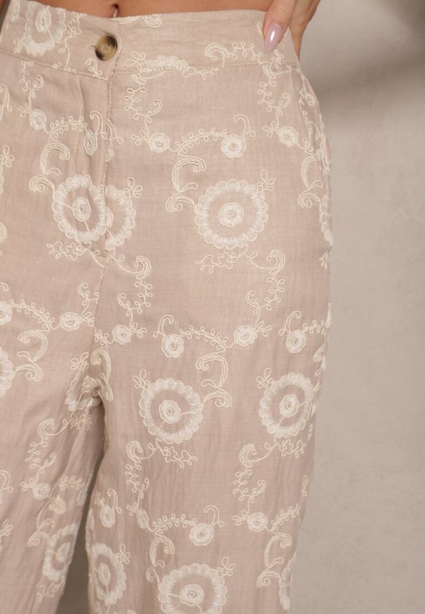 Renee - Beżowe Spodnie o Szerokim Kroju High Waist Ozdobione Haftem Issedi. Okazja: na co dzień. Stan: podwyższony. Kolor: beżowy. Wzór: aplikacja, haft. Styl: casual