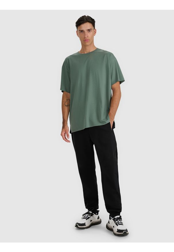 4f - 4F T-shirt oversize z nadrukiem męski - oliwkowy/khaki XL. Okazja: na co dzień. Kolor: brązowy, wielokolorowy, oliwkowy. Materiał: bawełna. Długość: długie. Wzór: nadruk. Styl: casual