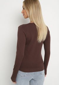 Born2be - Brązowy Sweter z Wiskozą i Dekoltem w Serek Olisela. Okazja: na co dzień. Typ kołnierza: dekolt w serek. Kolor: brązowy. Materiał: wiskoza. Styl: casual, elegancki #7