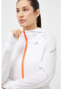 adidas Performance wiatrówka Fast kolor biały przejściowa. Kolor: biały. Materiał: tkanina, materiał #1