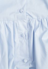 Renee - Niebieska Bawełniana Sukienka Koszulowa w Stylu Retro z Wiązanym Paskiem Meresa. Okazja: na randkę. Kolor: niebieski. Materiał: bawełna. Sezon: lato. Typ sukienki: koszulowe. Styl: retro #6