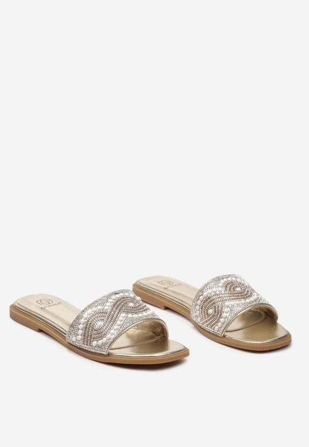 Renee - Złote Płaskie Klapki w Stylu Boho z Cyrkoniami i Drobnymi Koralikami Hotari. Kolor: złoty. Materiał: len. Sezon: lato. Styl: boho