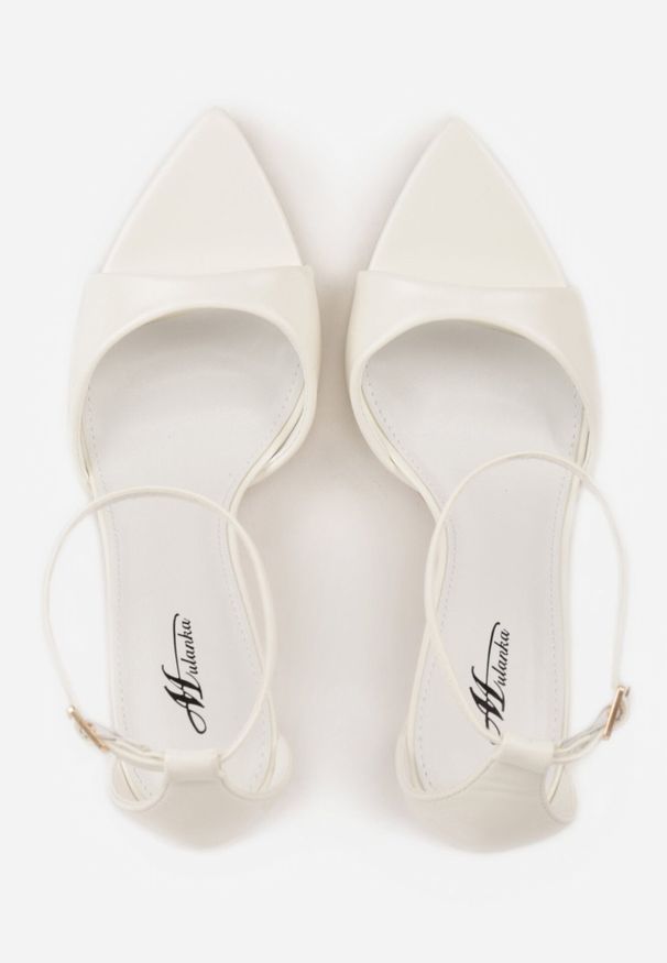 Born2be - Białe EleganckieSandały na Szpilce z Paskiem przy Kostce Tini. Okazja: na co dzień. Zapięcie: pasek. Kolor: biały. Materiał: jeans. Obcas: na szpilce. Styl: elegancki, klasyczny, casual