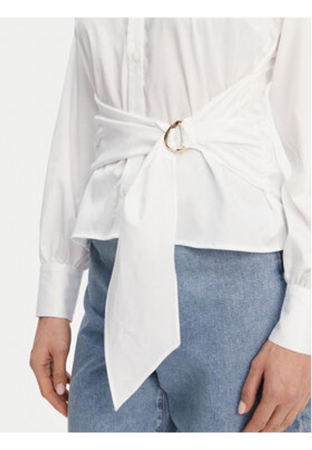 Guess Top 172811 Biały Classic Fit. Kolor: biały. Materiał: bawełna