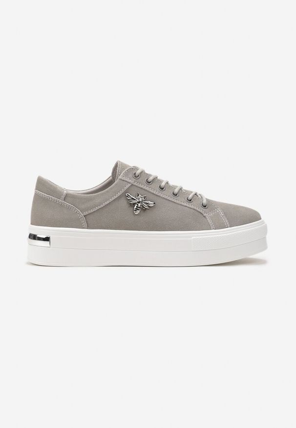 Renee - Szare Skórzane Sneakersy na Grubej Podeszwie z Przeszyciami i Broszką Nirnile. Kolor: szary. Materiał: skóra