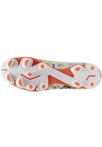 Buty piłkarskie Puma Future 7 Match Creativity FG/AG M 107845 01 białe. Kolor: biały. Materiał: syntetyk, dzianina. Szerokość cholewki: normalna. Sport: piłka nożna