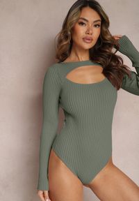 Renee - Zielone Body Prążkowane z Wycięciem na Dekolcie Kisse. Kolor: zielony. Materiał: prążkowany. Długość rękawa: długi rękaw. Długość: długie. Styl: klasyczny