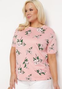 Born2be - Różowy T-shirt Koszulka z Krótkim Rękawem w Kwiaty Henubia. Okazja: na co dzień. Kolekcja: plus size. Kolor: różowy. Materiał: materiał. Długość rękawa: krótki rękaw. Długość: krótkie. Wzór: kwiaty. Styl: casual, elegancki #1