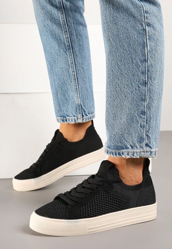 Born2be - Czarne Sneakersy z Siateczkową Cholewką Taslio. Okazja: na co dzień. Kolor: czarny. Szerokość cholewki: normalna