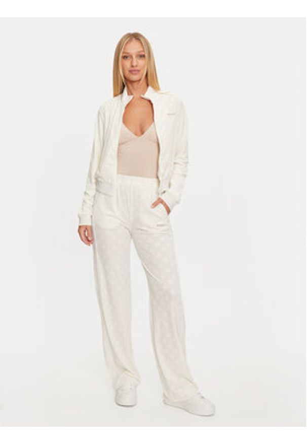 Guess Spodnie materiałowe Krissy V4BB05 KCHS2 Biały Relaxed Fit. Kolor: biały. Materiał: syntetyk