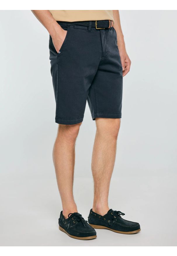 Big-Star - Szorty męskie granatowe Rosson 403. Okazja: na co dzień. Kolor: niebieski. Materiał: bawełna, elastan, tkanina. Sezon: lato. Styl: casual, klasyczny, elegancki