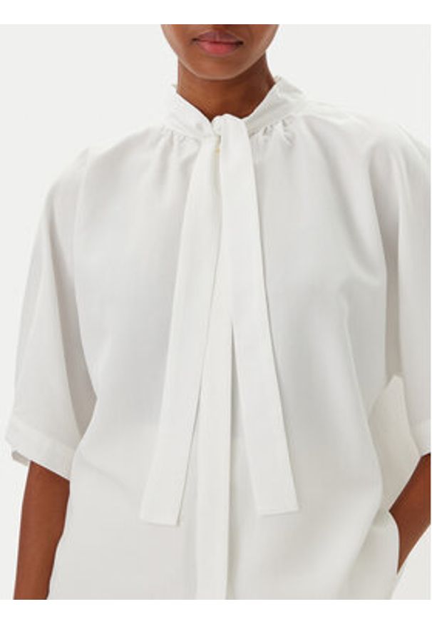 Marc O'Polo Bluzka 503 0840 41013 Biały Relaxed Fit. Typ kołnierza: polo. Kolor: biały. Materiał: lyocell