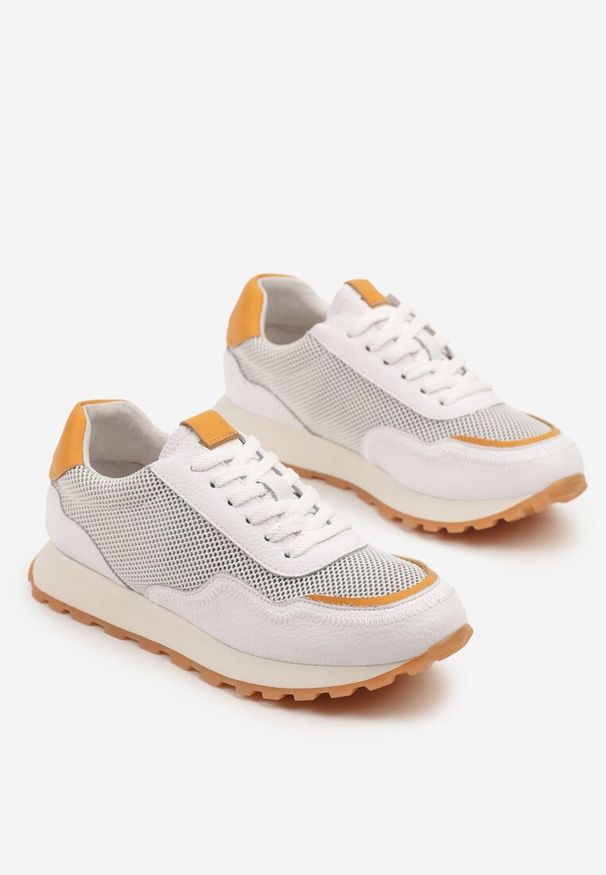 Born2be - Białe Skórzane Sneakersy z Geometrycznym Wzorem Rivoiti. Okazja: na co dzień. Kolor: biały. Materiał: skóra. Szerokość cholewki: normalna. Wzór: geometria. Obcas: na obcasie. Wysokość obcasa: niski