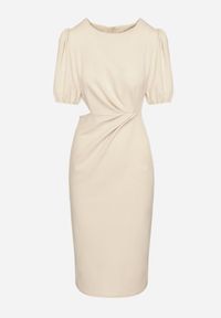 Born2be - Beżowa Sukienka o Dopasowanym Kroju z Marszczeniem i Wycięciem w Talii Desannia. Okazja: na co dzień. Kolor: beżowy. Długość rękawa: krótki rękaw. Typ sukienki: dopasowane. Styl: casual, klasyczny #4
