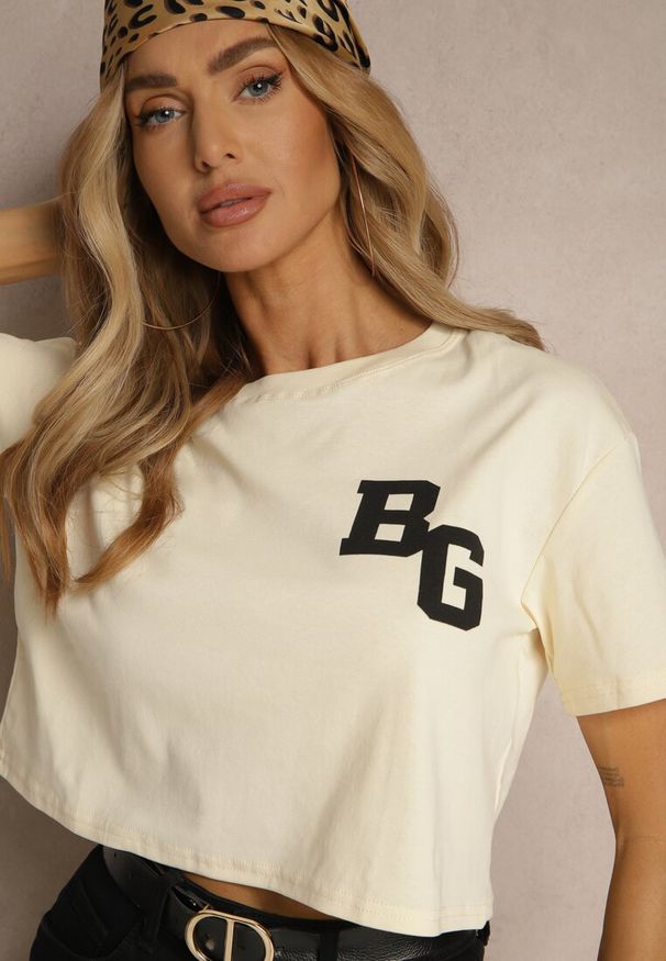 Renee - Jasnożółty Krótki T-shirt z Bawełny o Kroju Oversize Zarvela. Okazja: na co dzień. Kolor: żółty. Materiał: bawełna. Długość: krótkie. Wzór: aplikacja. Styl: sportowy, casual, elegancki