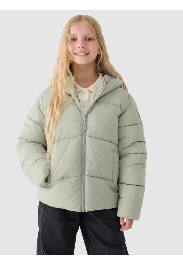 4f - 4F Kurtka puchowa z wypełnieniem syntetycznym dziewczęca - zielona 164 (13-14 lat). Okazja: na co dzień. Typ kołnierza: kaptur, kołnierzyk stójkowy. Kolor: zielony. Materiał: puch, syntetyk. Długość: długie. Wzór: gładki. Sezon: zima, lato. Styl: casual, sportowy, klasyczny