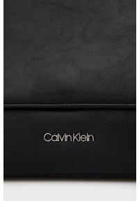 Calvin Klein Torebka kolor czarny. Kolor: czarny. Rodzaj torebki: na ramię
