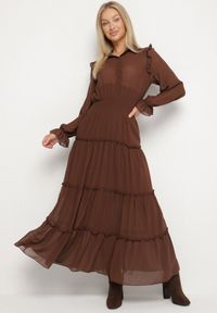 Born2be - Brązowa Rozkloszowana Sukienka VICES Koszulowa w Stylu Retro Aravite. Okazja: na co dzień. Typ kołnierza: dekolt w kształcie V, kołnierz z falbankami, kołnierzyk klasyczny. Kolor: brązowy. Długość rękawa: długi rękaw. Typ sukienki: koszulowe. Styl: retro #1