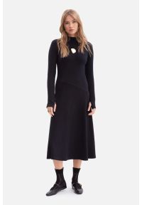 BeWear - Bawełniana sukienka dzianinowa z golfem rozkloszowana czarna. Typ kołnierza: golf. Kolor: czarny, brązowy. Materiał: dzianina, bawełna. Sezon: zima, jesień #3