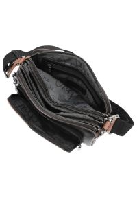 Brązowa Damska Torebka Na Ramię Anekke Z Laleczką. Kolor: brązowy. Wzór: nadruk, aplikacja. Materiał: skórzane. Styl: casual, elegancki. Rodzaj torebki: na ramię #4