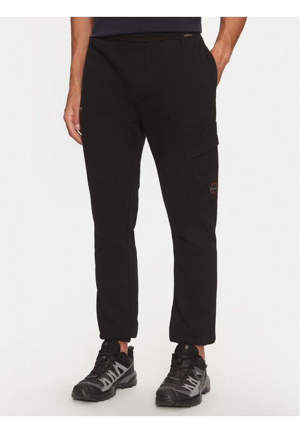 Napapijri Spodnie dresowe M-Badge NP0A4I33 Czarny Regular Fit. Kolor: czarny. Materiał: bawełna, syntetyk