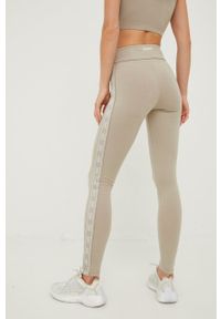 Guess legginsy damskie kolor beżowy z nadrukiem. Stan: podwyższony. Kolor: beżowy. Wzór: nadruk #2