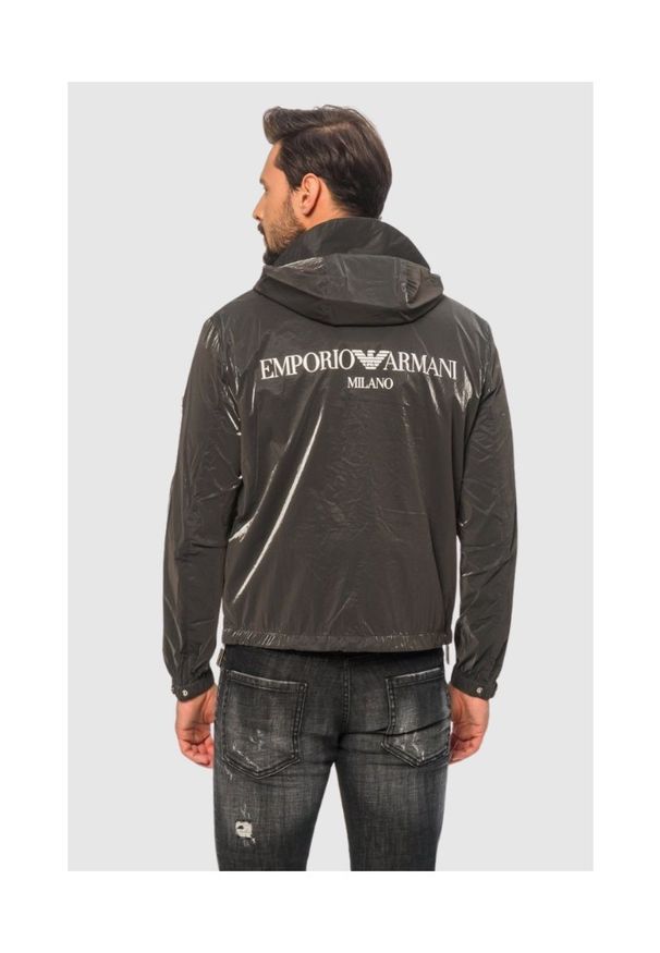 Emporio Armani - EMPORIO ARMANI Szara kurtka z tkaniny technicznej extra shiny glass. Kolor: szary. Materiał: tkanina
