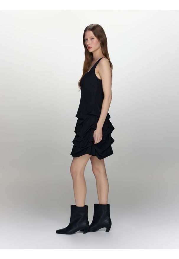 Reserved - Sukienka mini z marszczeniem - czarny. Kolor: czarny. Materiał: tkanina. Długość: mini