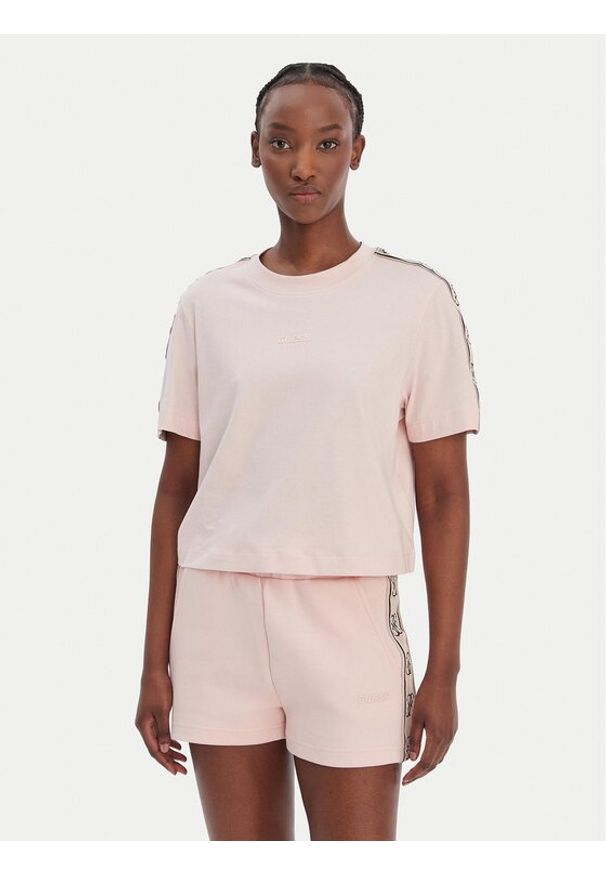 Guess T-Shirt V3RI08 I3Z14 Różowy Relaxed Fit. Kolor: różowy. Materiał: bawełna