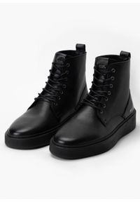 Karl Lagerfeld - Sneakersy męskie czarne KARL LAGERFELD FLINT Mid Lace Boot. Okazja: do pracy, na spacer, na co dzień. Kolor: czarny. Sport: turystyka piesza