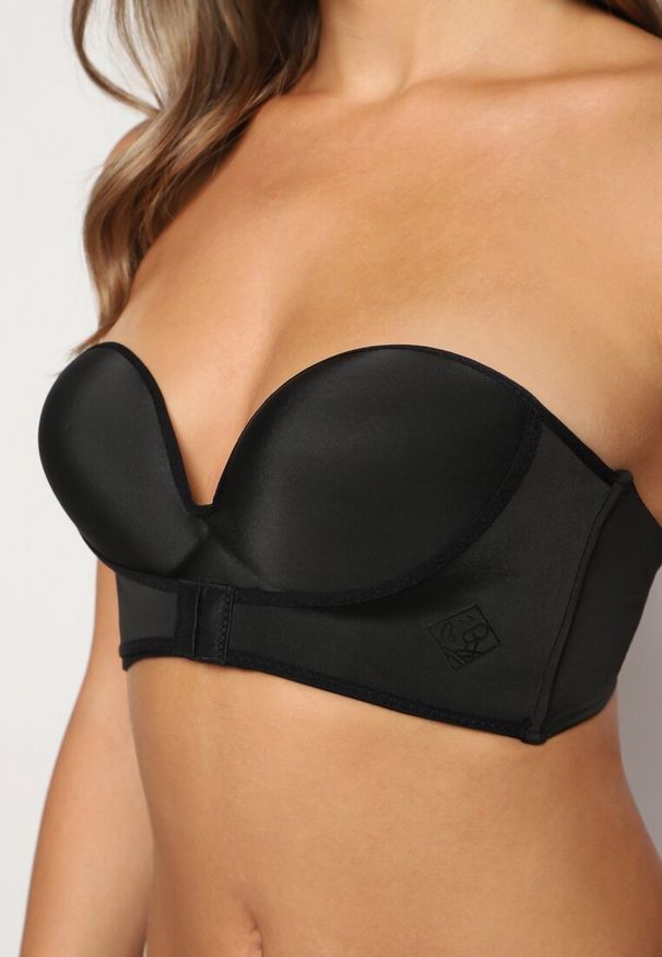 Renee - Czarny Usztywniany Biustonosz Miseczka C Push Up Wykończony Dodatkowym Ramiączkiem Evias. Kolor: czarny. Rodzaj stanika: push-up