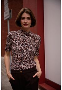 MOODO - Bluzka w panterkę czarna. Kolor: czarny. Materiał: elastan, poliester. Wzór: motyw zwierzęcy