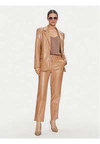 Guess Spodnie z imitacji skóry Lia W4YB18 WF8Q0 Beżowy Regular Fit. Kolor: beżowy. Materiał: skóra #3
