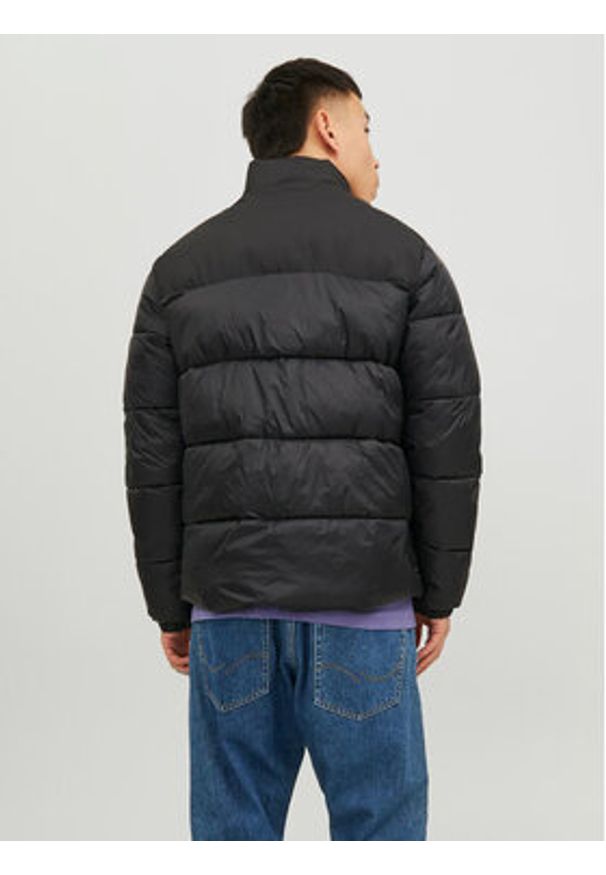 Jack & Jones - Jack&Jones Kurtka zimowa 12235860 Czarny Regular Fit. Kolor: czarny. Materiał: syntetyk. Sezon: zima