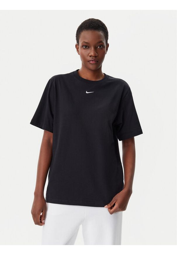 Nike T-Shirt FD4149 Czarny Loose Fit. Kolor: czarny. Materiał: bawełna