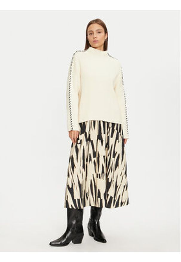 only - ONLY Golf Queenie 15330680 Beżowy Loose Fit. Typ kołnierza: golf. Kolor: beżowy. Materiał: bawełna