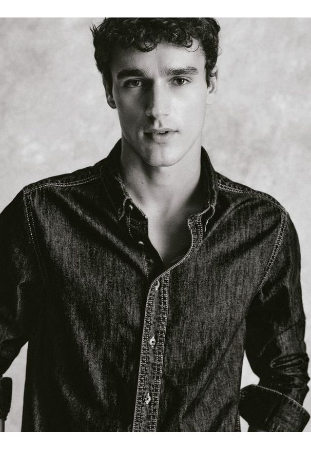 Reserved - Jeansowa koszula regular fit - granatowy. Kolor: niebieski. Materiał: jeans