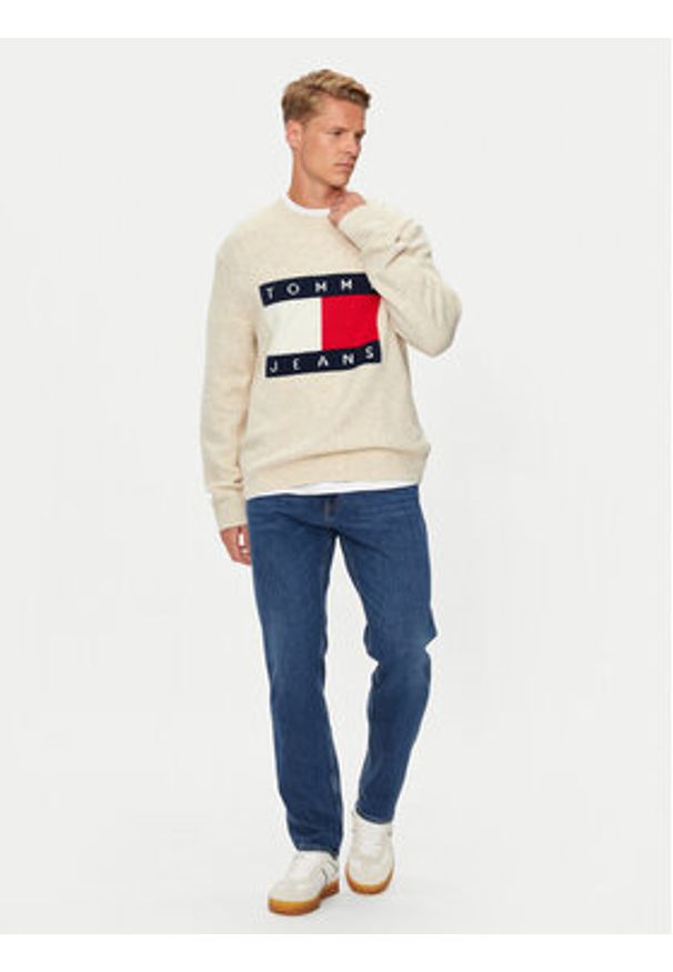 Tommy Jeans Sweter Flag DM0DM19442 Beżowy Regular Fit. Kolor: beżowy. Materiał: syntetyk
