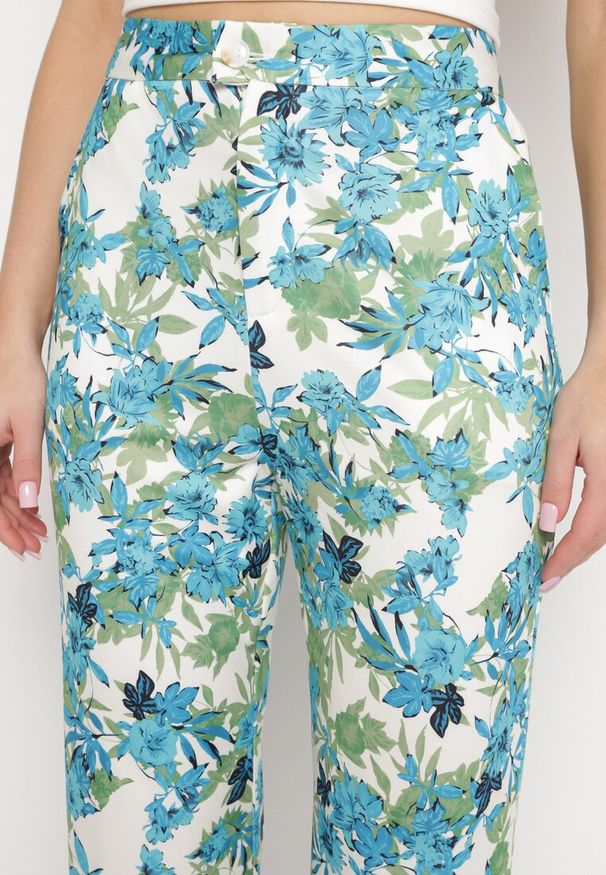Born2be - Niebiesko-Białe Spodnie z Szerokimi Nogawkami z Wysokim Stanem w Kwiecisty Wzór Kastaria. Stan: podwyższony. Kolor: niebieski. Materiał: tkanina. Styl: klasyczny, elegancki