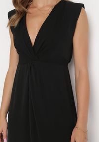 Born2be - Czarna Sukienka Midi z Ozdobnym Węzłem przy Dekolcie i Rozcięciem Sastama. Kolor: czarny. Długość: midi #4