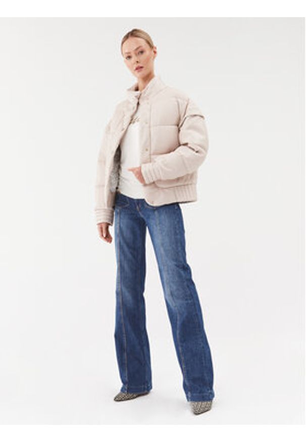 Guess Kurtka zimowa Ivana W3BL12 WFSP0 Beżowy Regular Fit. Kolor: beżowy. Materiał: skóra. Sezon: zima