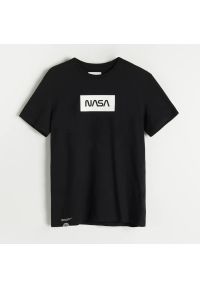 Reserved - T-shirt Nasa - Czarny. Kolor: czarny
