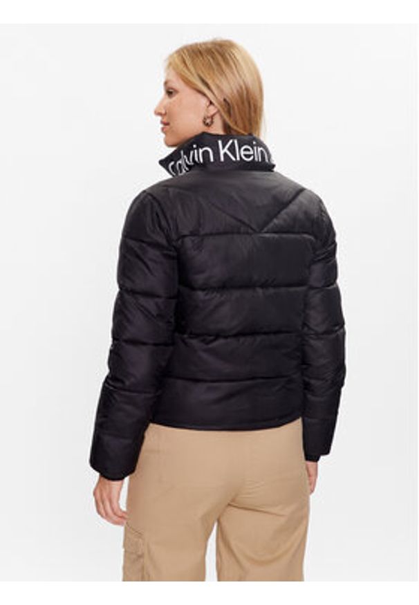 Calvin Klein Jeans Kurtka przejściowa J20J221381 Czarny Regular Fit. Kolor: czarny. Materiał: syntetyk