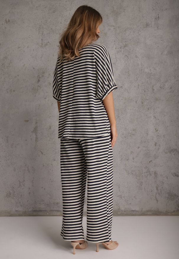 Renee - Beżowo-Granatowy Komplet Oversize Stylizowany na Dziergany T-shirt i Luźne Spodnie w Paski Relorin. Kolor: beżowy. Materiał: dziergany. Wzór: paski