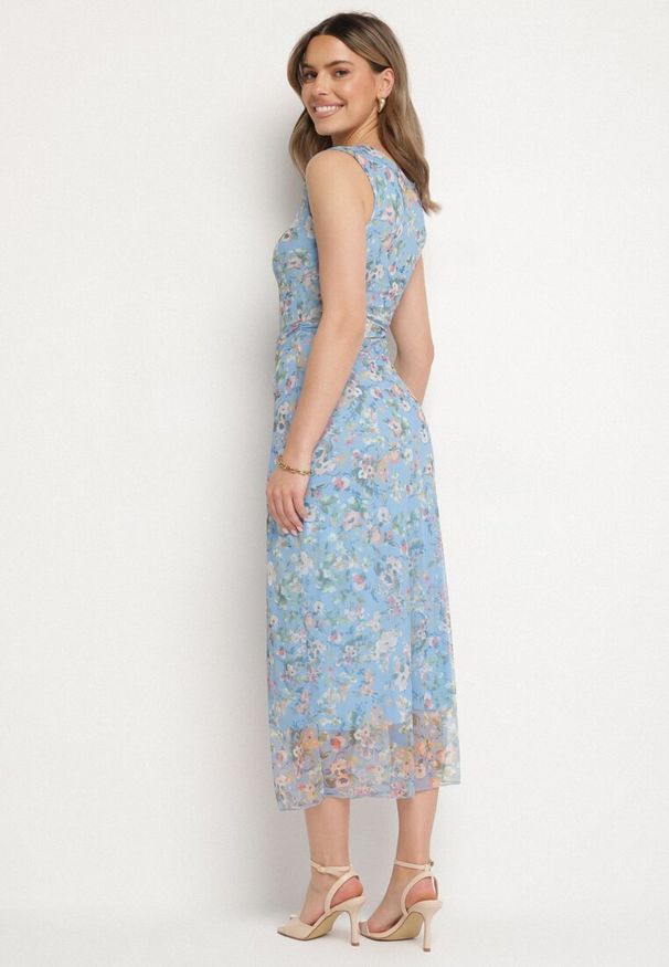 Born2be - Niebieska Koktajlowa Taliowana Sukienka w Kwiaty z Wiskozową Podszewką Lidra. Okazja: na co dzień, na ślub cywilny, na wesele, na imprezę. Kolor: niebieski. Materiał: wiskoza. Wzór: kwiaty. Styl: wizytowy