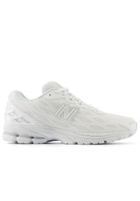 Buty New Balance U1906WFC - białe. Kolor: biały. Materiał: guma, syntetyk, materiał. Szerokość cholewki: normalna. Sport: turystyka piesza